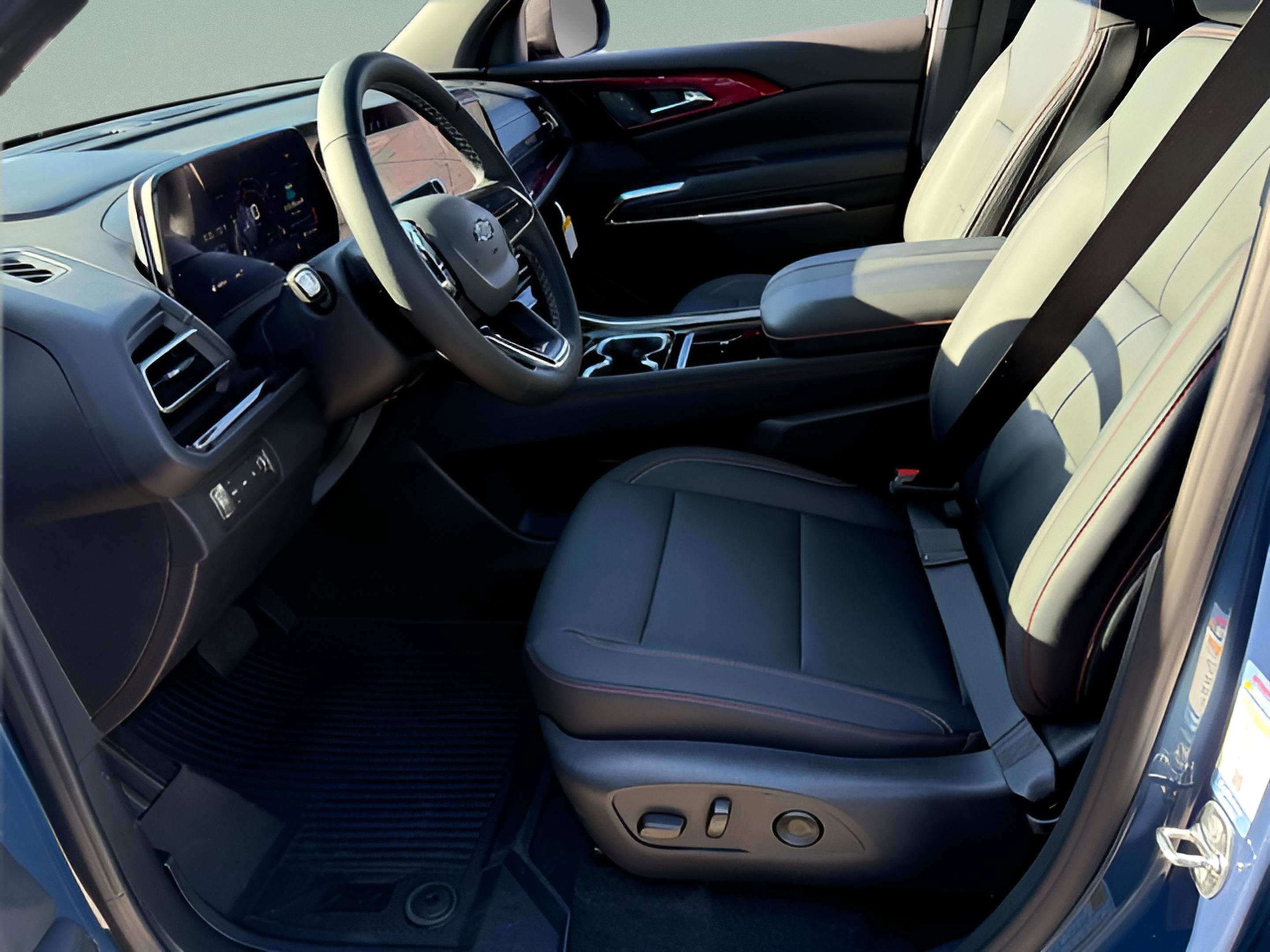 New 2026 Chevrolet Traverse Z71 w/ Driver Confidence Package image 6