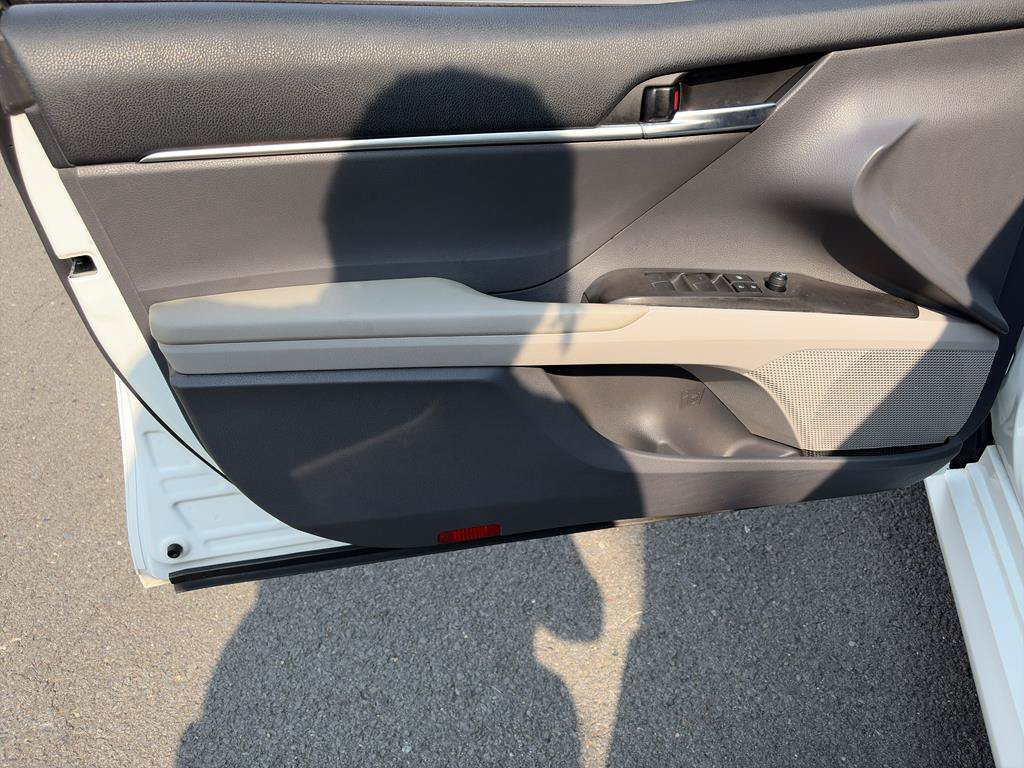 Used 2022 Toyota Camry LE FWD image 18