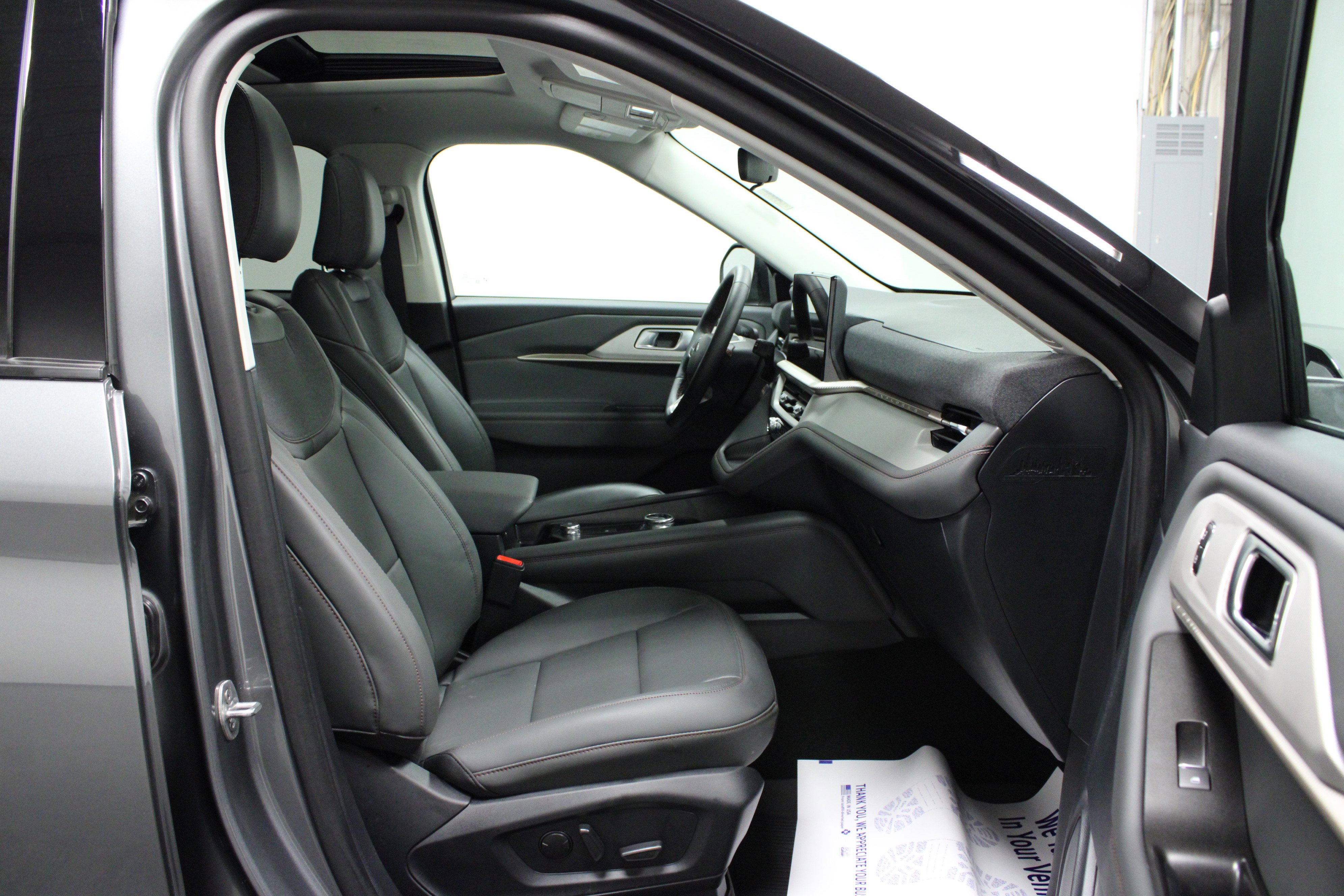 Used 2025 Ford Explorer Active w/ Active Comfort Package image 17