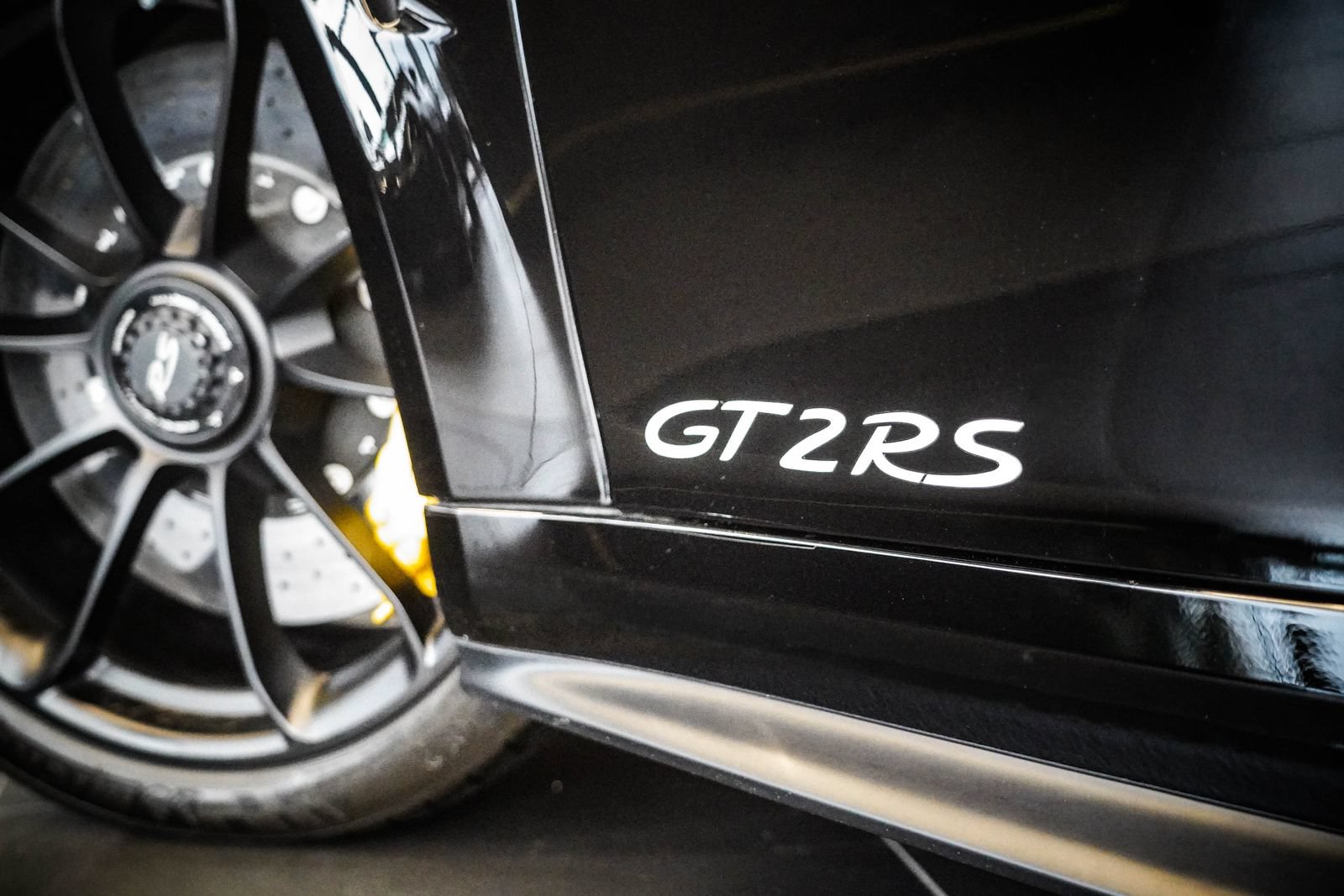 Used 2018 Porsche 911 GT2 RS w/ Weissach Package RWD image 9