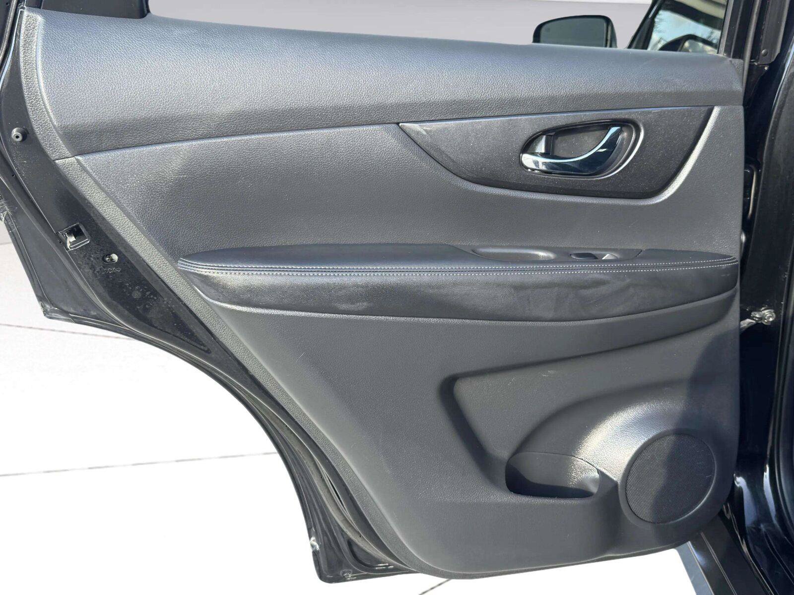 Used 2019 Nissan Rogue SV FWD image 32