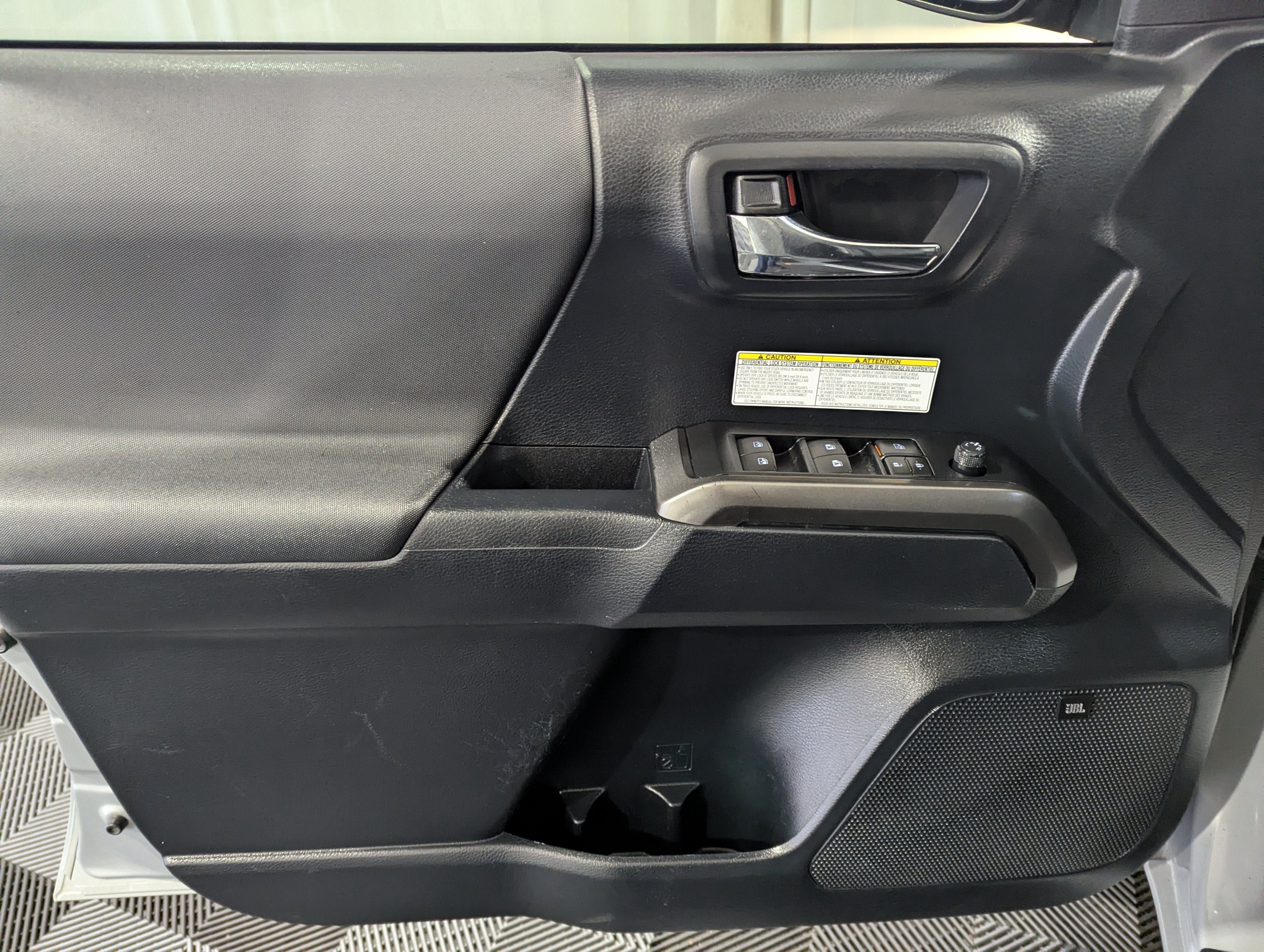 Used 2019 Toyota Tacoma TRD Off-Road AWD/4WD image 14