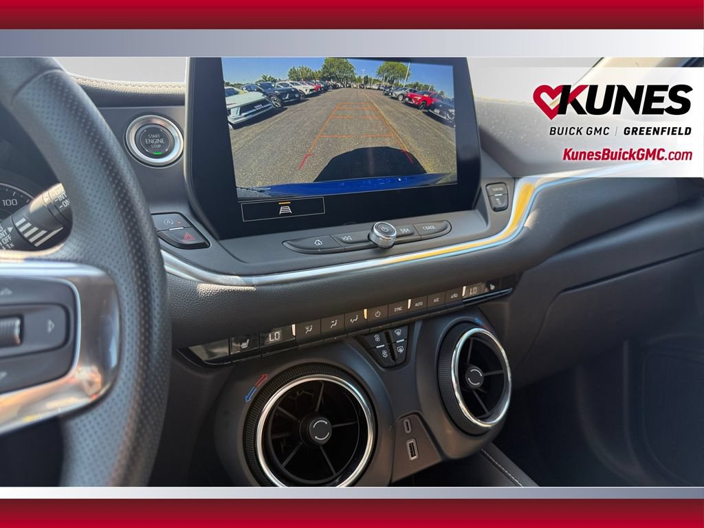 Used 2025 Chevrolet Blazer LT FWD image 17