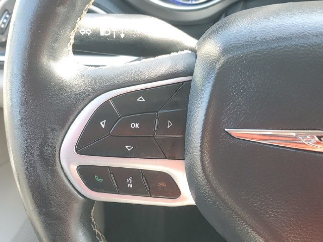 Used 2023 Chrysler Pacifica Touring-L FWD image 22