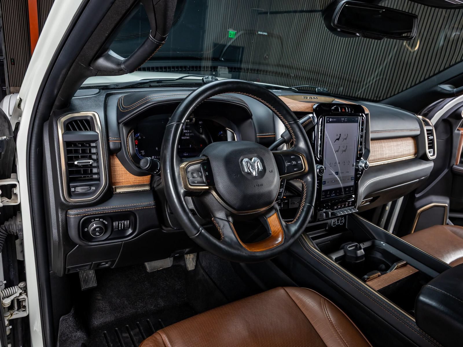 Used 2024 RAM 3500 Limited AWD/4WD image 15