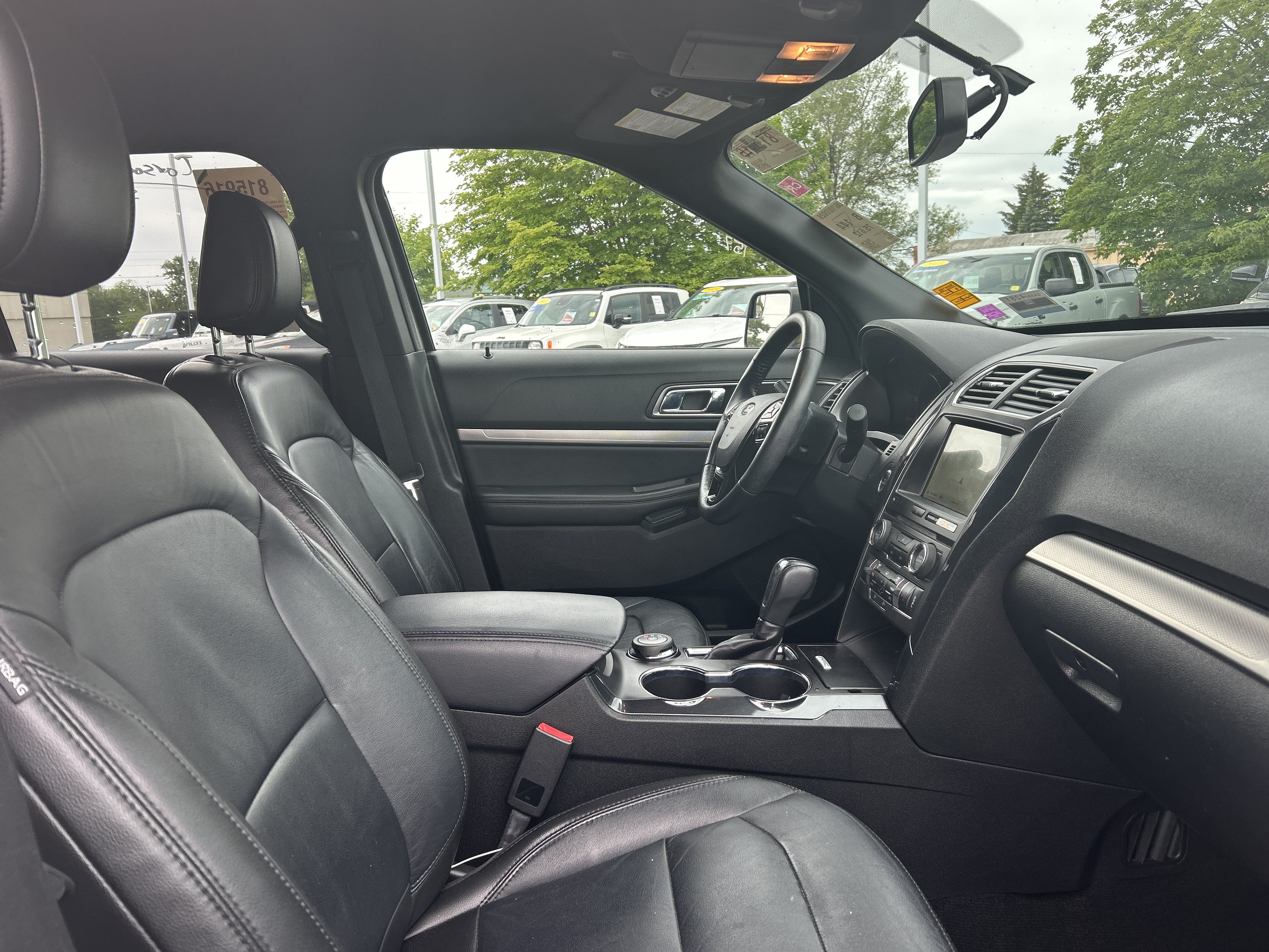 Used 2018 Ford Explorer XLT w/ Equipment Group 202A AWD/4WD image 10
