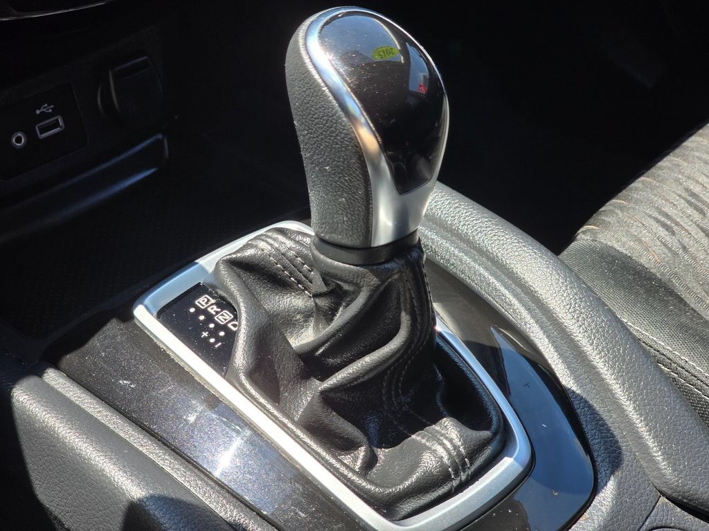 Used 2018 Nissan Rogue SV AWD/4WD image 32