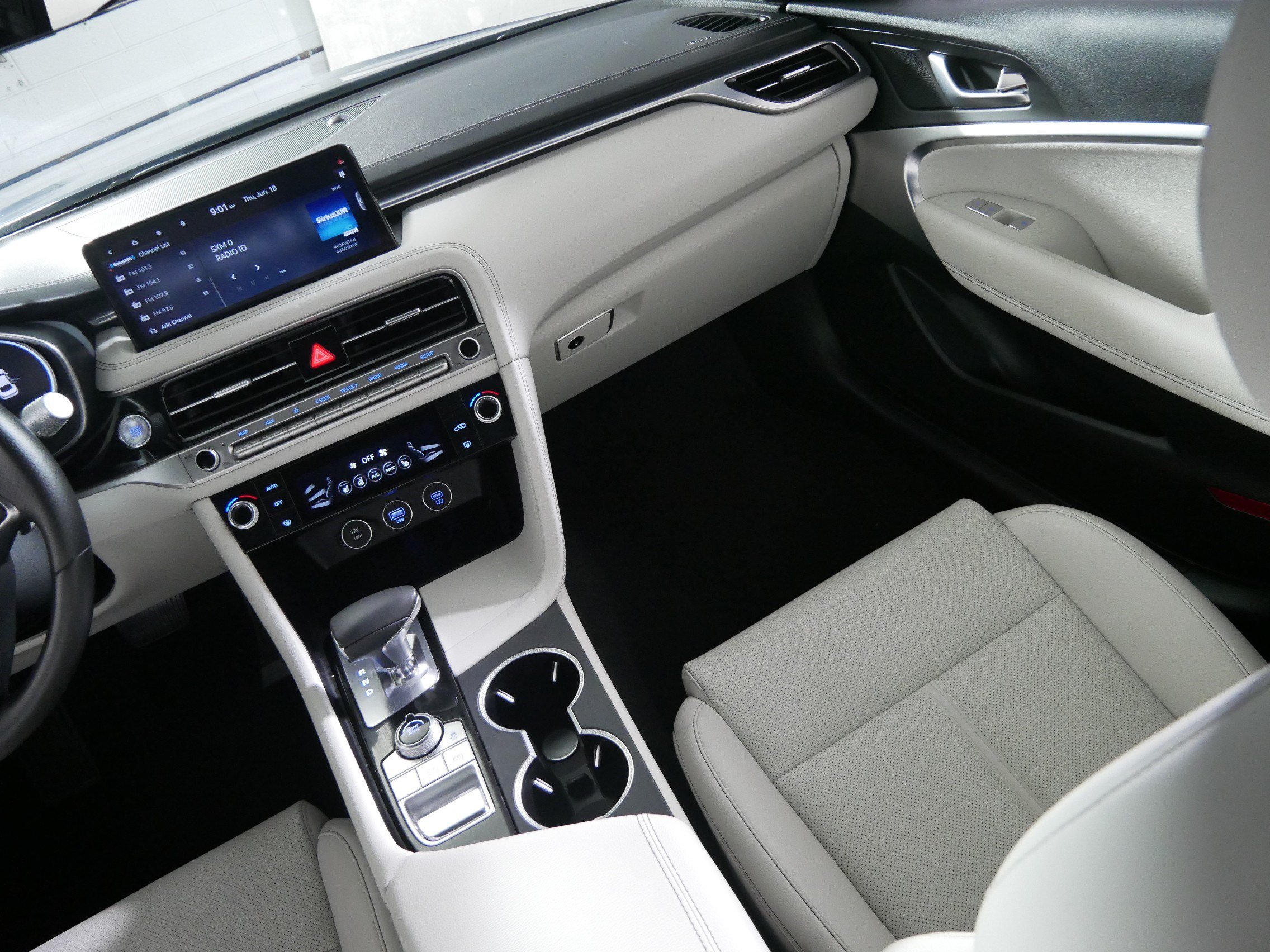 Used 2024 Genesis G70 2.5T AWD/4WD image 11