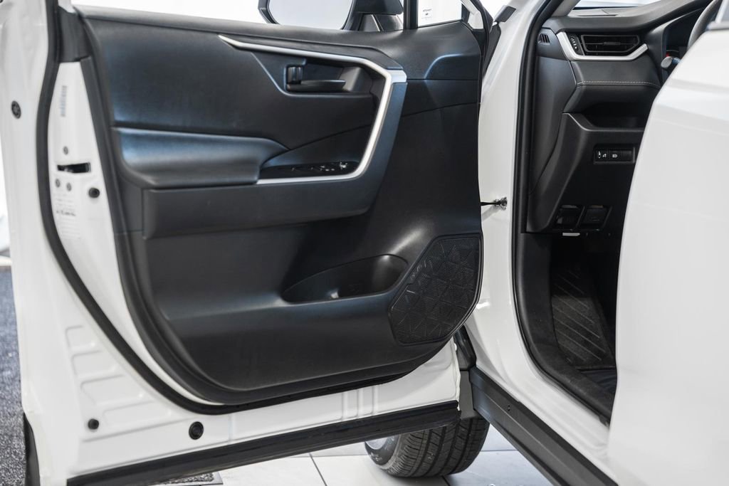 Used 2025 Toyota RAV4 LE image 32