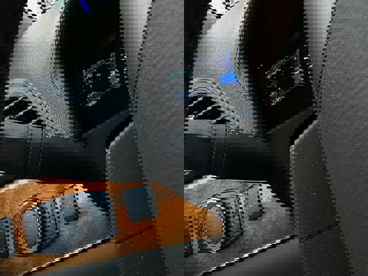 Used 2014 Lincoln MKX FWD w/ Equipment Group 102A image 39