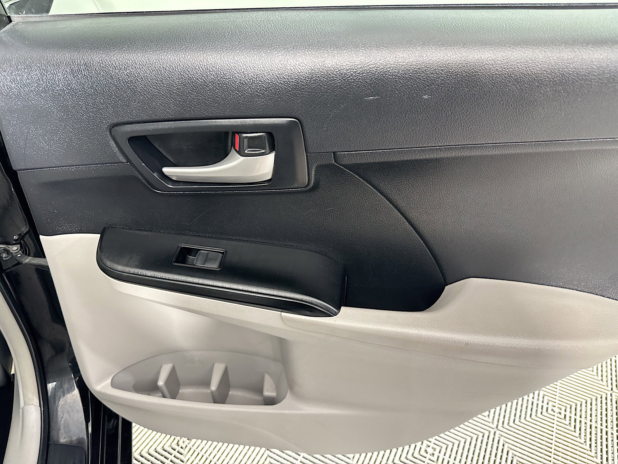 Used 2014 Toyota Camry SE image 25