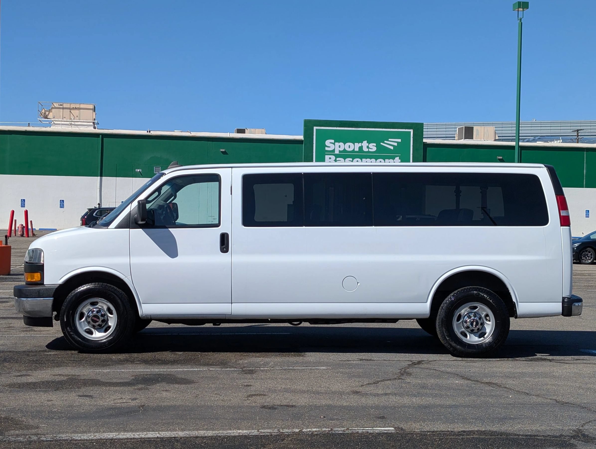 Used 2018 GMC Savana 3500 LT w/ LT Preferred Equipment Group RWD image 5