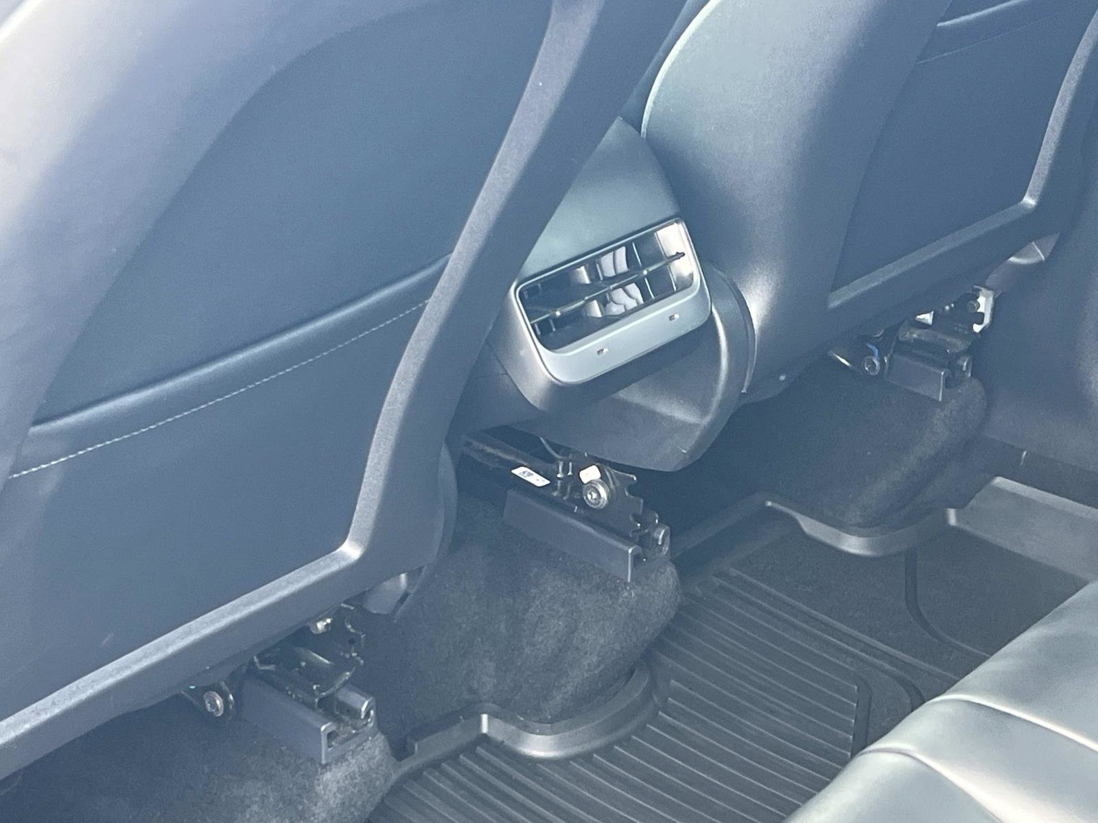 Used 2022 Tesla Model Y Long Range image 23