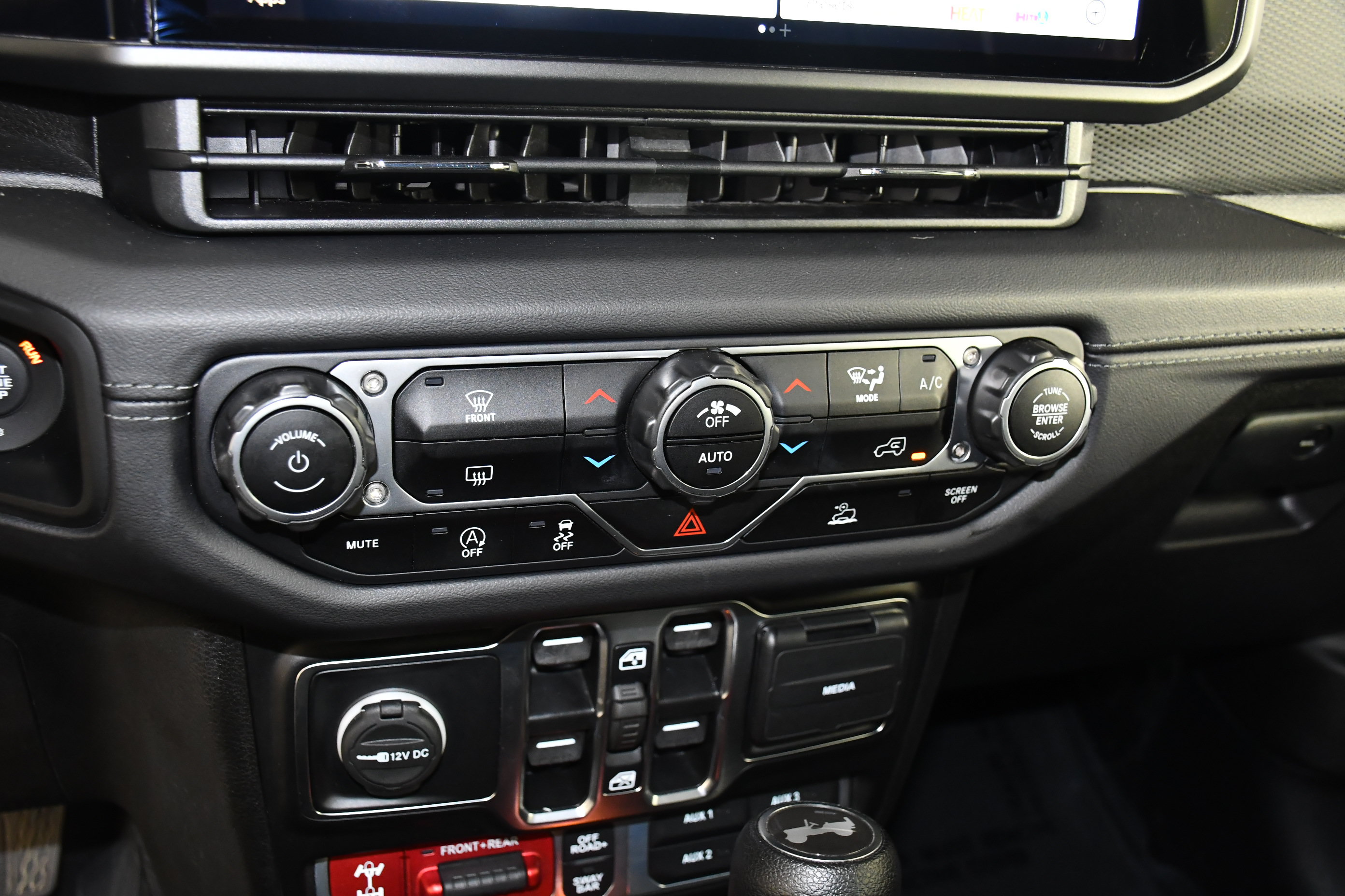 Used 2024 Jeep Wrangler Unlimited Rubicon AWD/4WD image 28