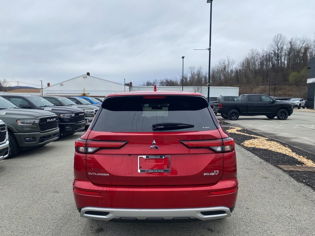 Used 2024 Mitsubishi Outlander 4WD Plug-In Hybrid image 3