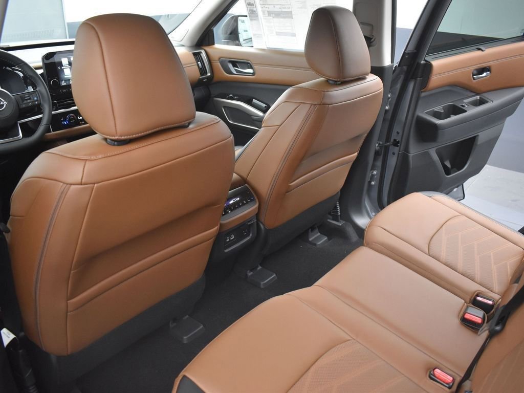 New 2025 Nissan Pathfinder Platinum w/ Cargo Package image 14