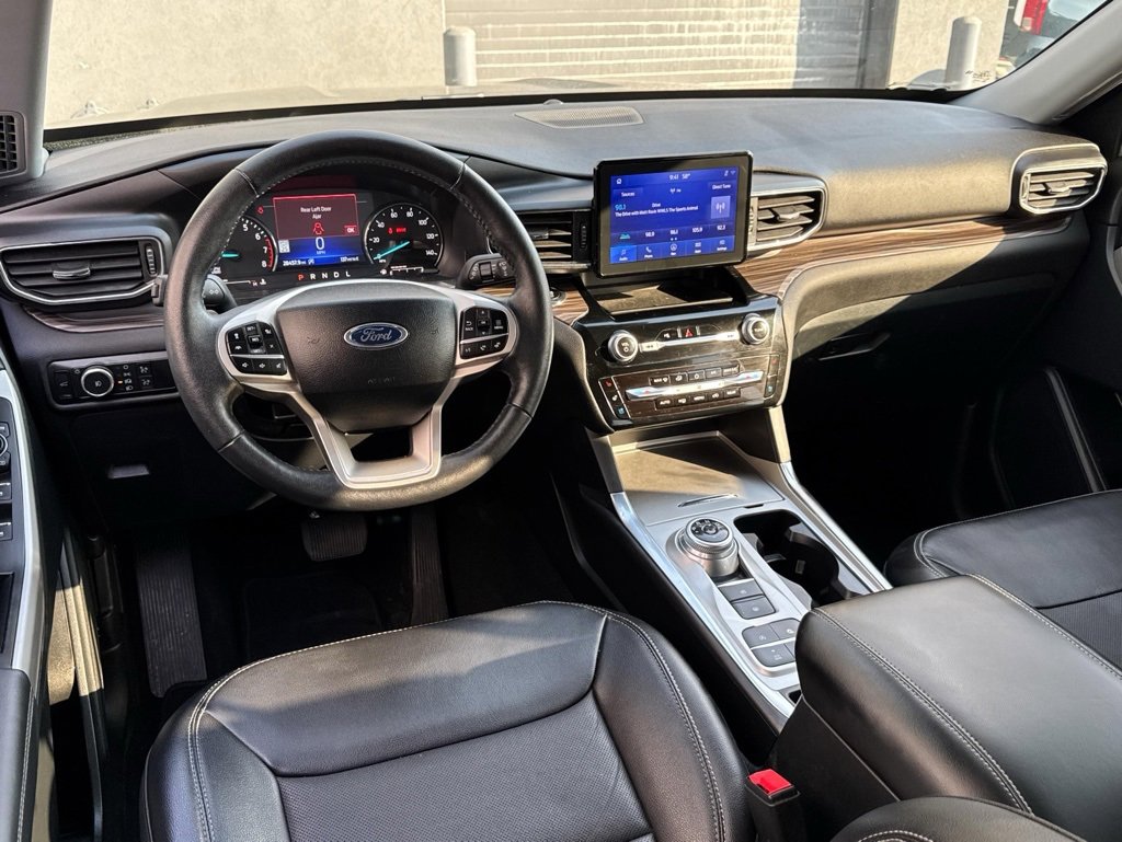 Used 2024 Ford Explorer Limited image 2