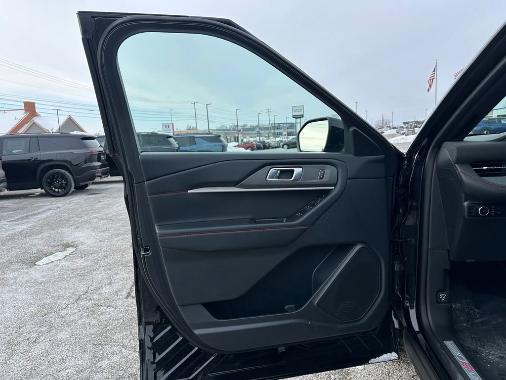 Used 2025 Ford Explorer ST-Line AWD/4WD image 27