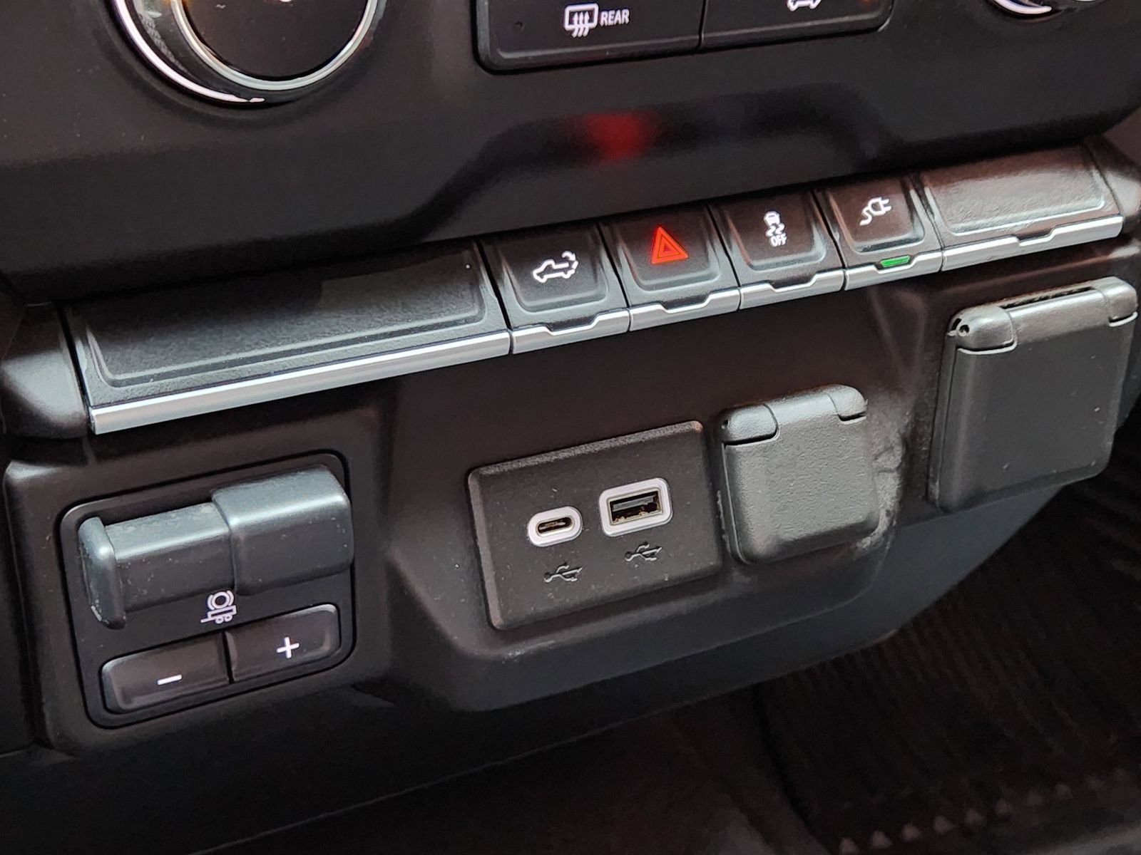 Used 2022 Chevrolet Silverado 2500 Custom w/ Custom Value Package image 23