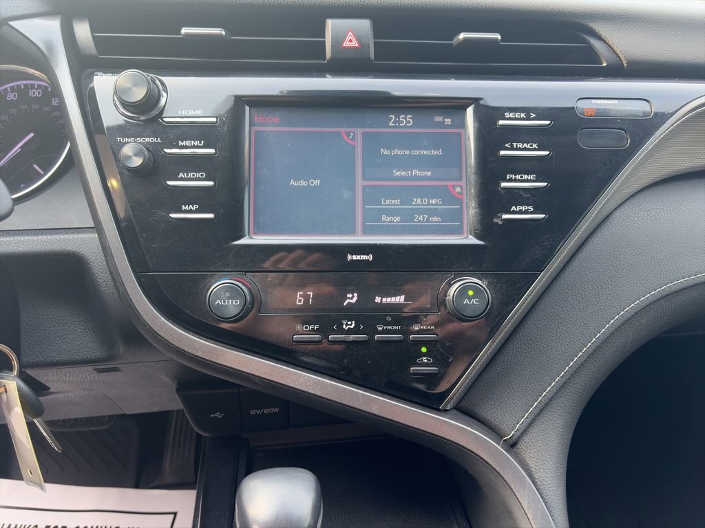 Used 2020 Toyota Camry SE image 21
