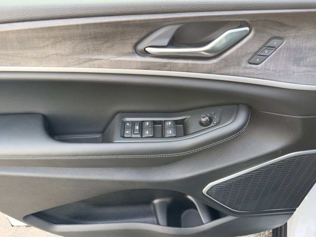 New 2026 Jeep Grand Cherokee L Limited w/ Limited Altitude Package image 9