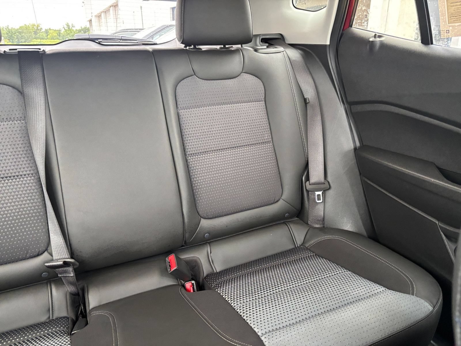 Used 2025 Chevrolet Trax LT w/ LT Convenience Package FWD image 31