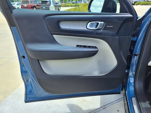 Certified 2023 Volvo XC40 B5 Ultimate w/ Protection Package Premier AWD/4WD image 13