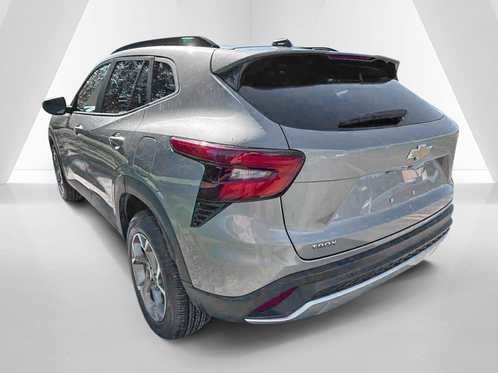 Used 2025 Chevrolet Trax LT FWD image 5