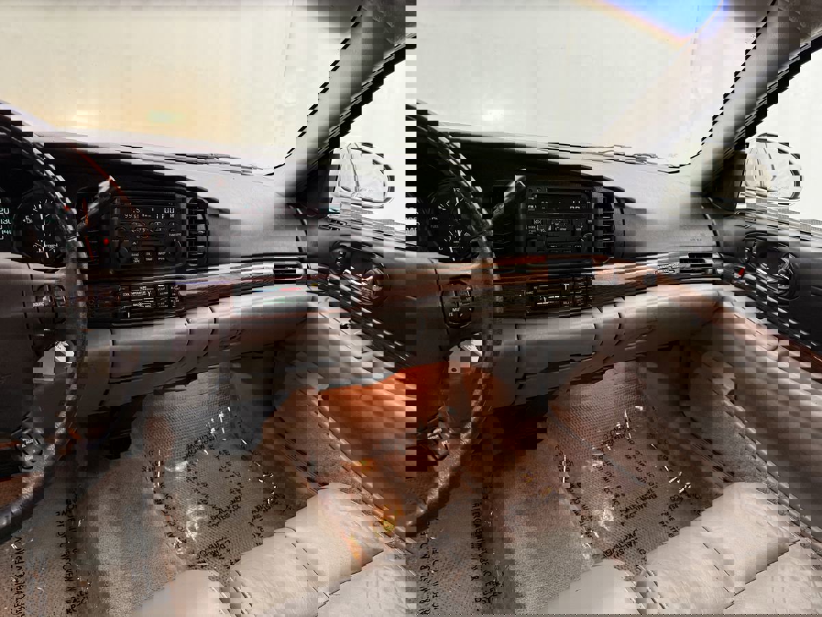 Used 2005 Buick Le Sabre Custom w/ Leather and Sound Group image 9