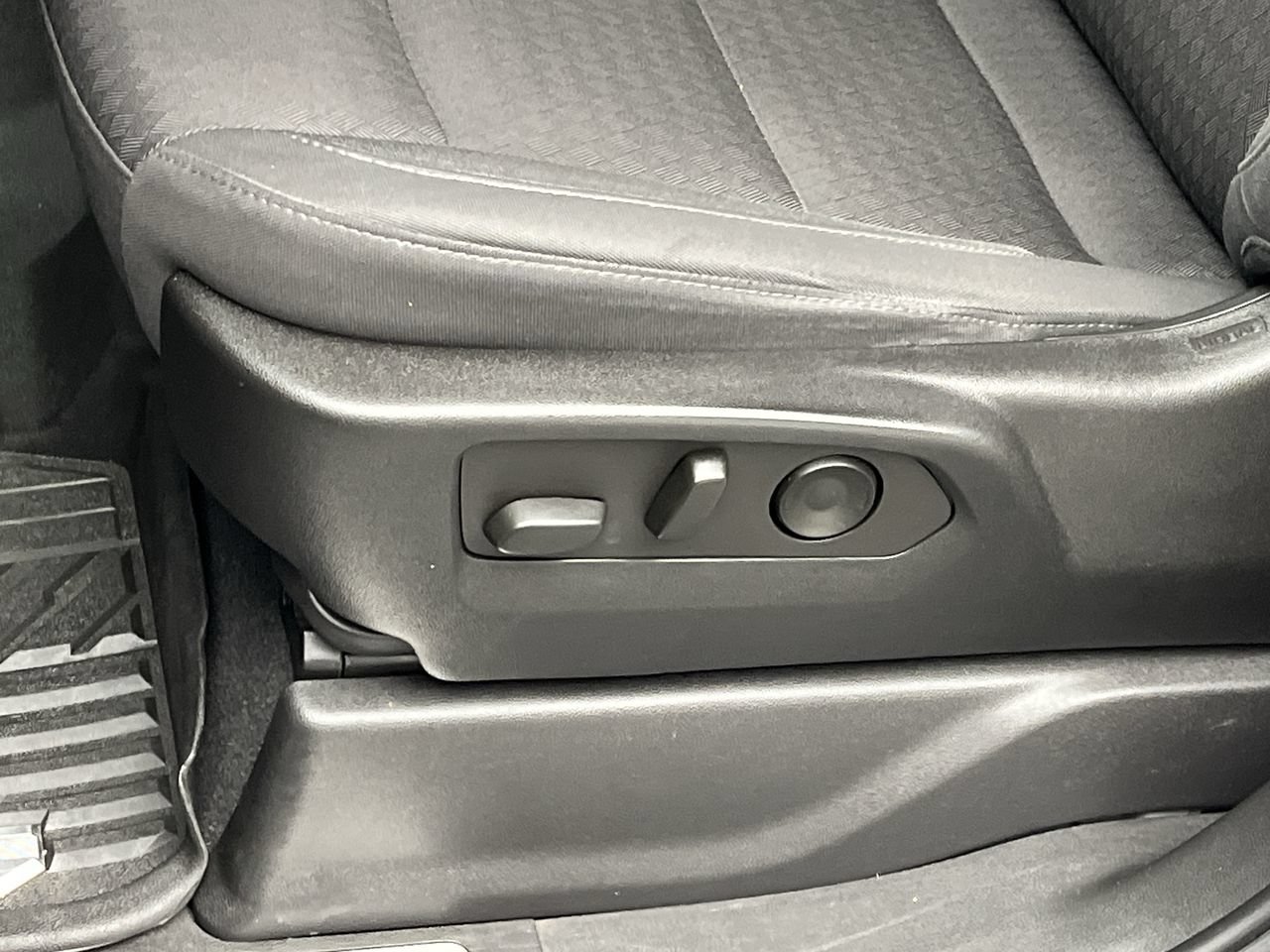 Certified 2022 Chevrolet Silverado 1500 LT AWD/4WD image 10