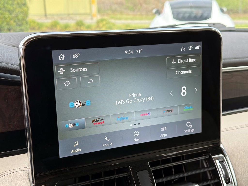 Used 2021 Lincoln Navigator 2WD image 23