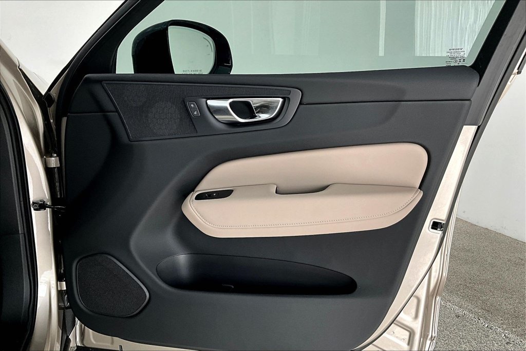New 2026 Volvo XC60 B5 Plus w/ Protection Package Premier AWD/4WD image 8