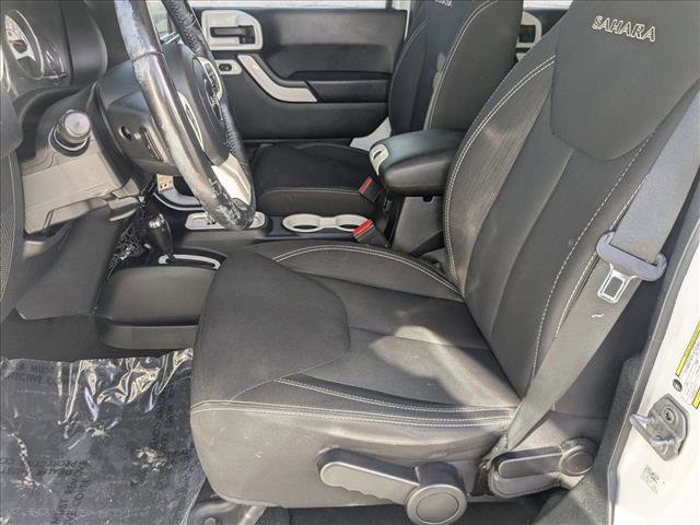 Used 2018 Jeep Wrangler Unlimited Sahara w/ Connectivity Group image 16
