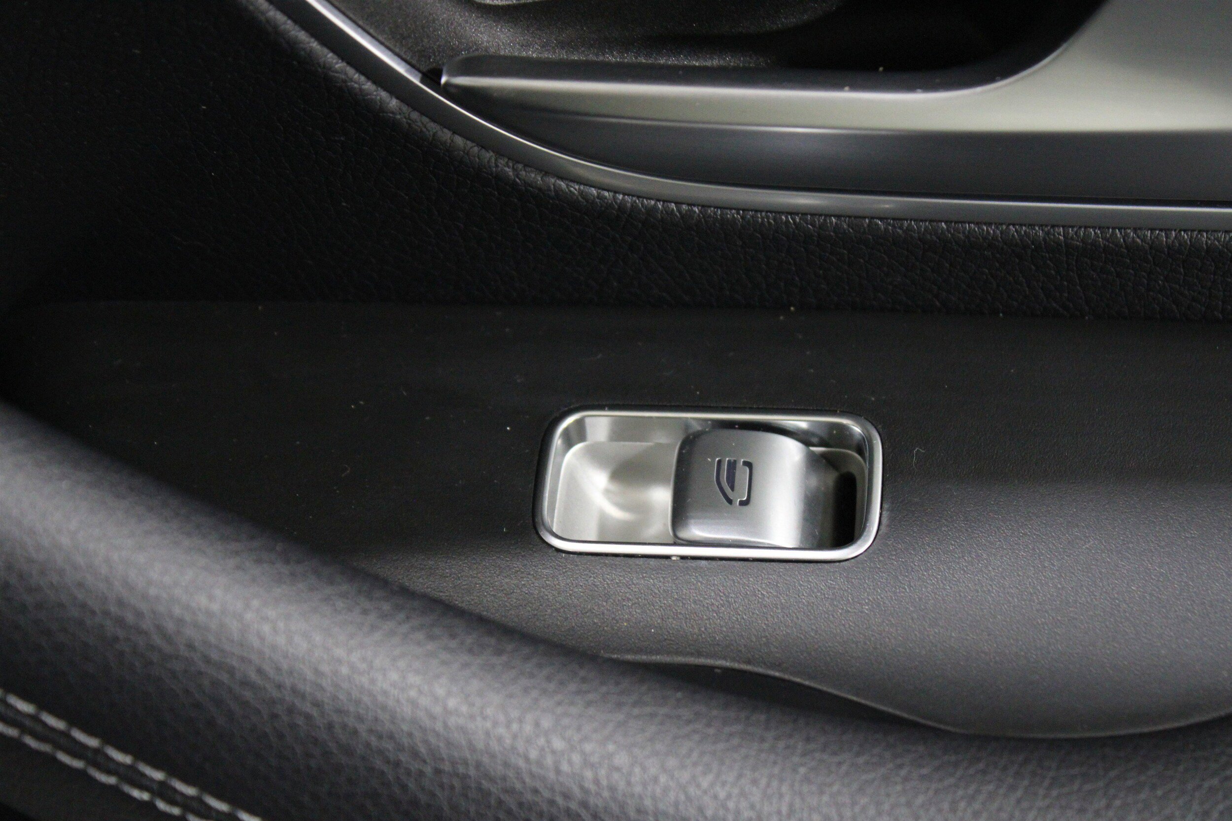 Used 2020 Mercedes-Benz GLS 450 4MATIC w/ Convenience Package image 33