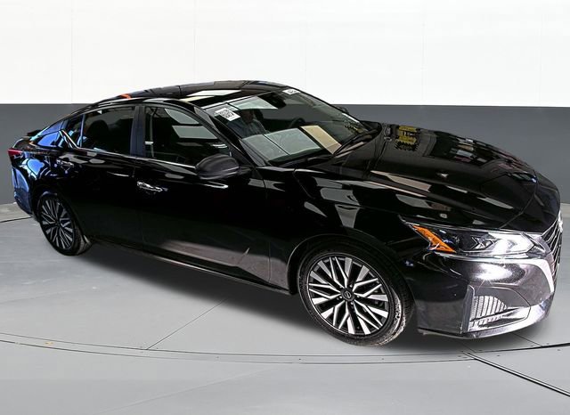 Used 2024 Nissan Altima 2.5 SV image 1