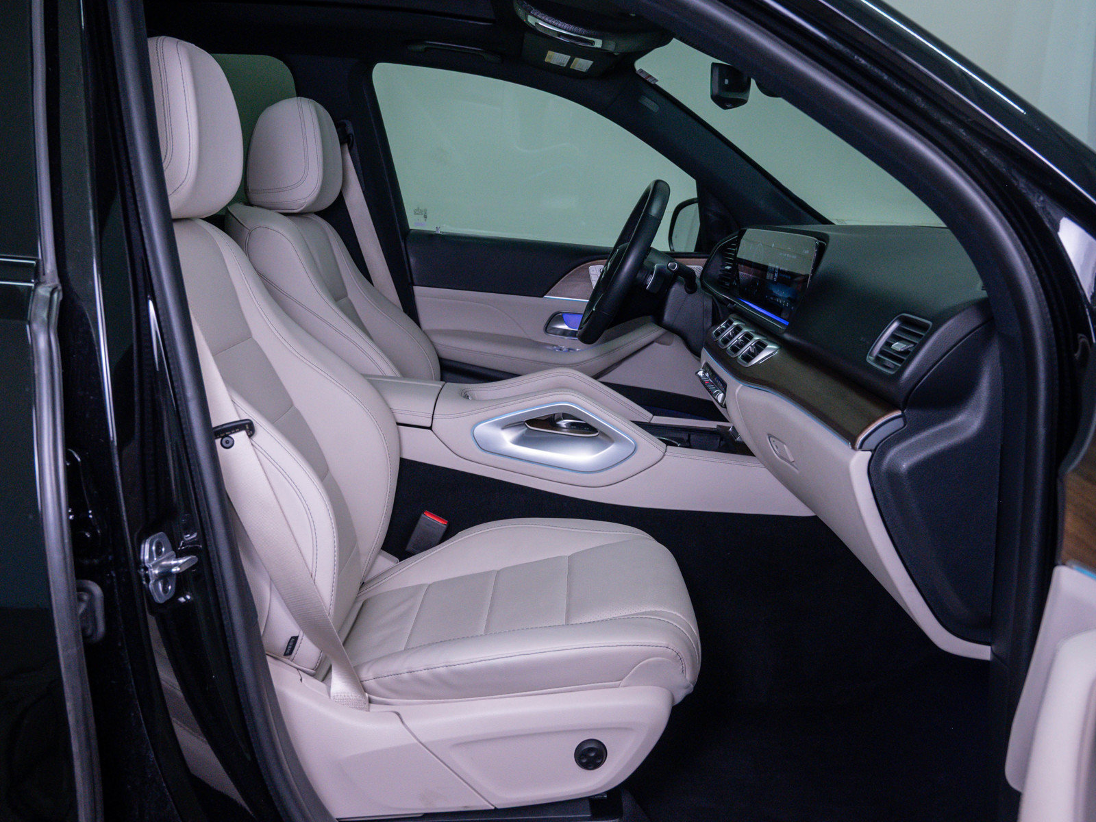Used 2024 Mercedes-Benz GLE 450 4MATIC image 11