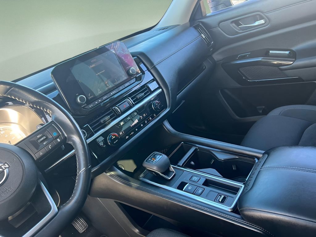 Used 2022 Nissan Pathfinder SV FWD image 15