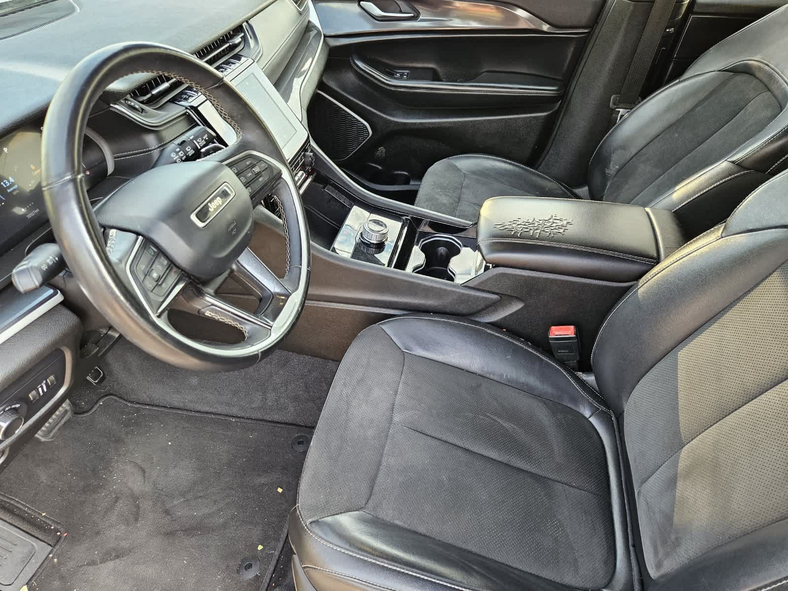 Used 2021 Jeep Grand Cherokee L Laredo RWD image 2