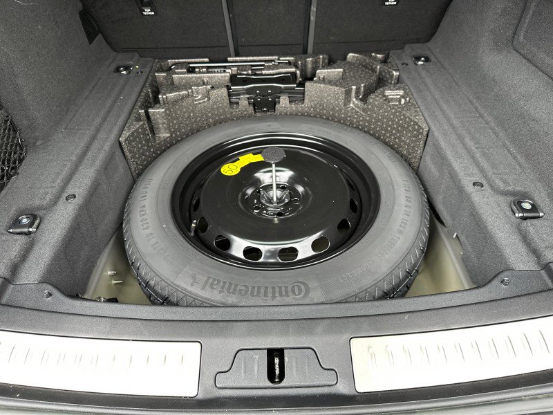 Used 2024 Land Rover Range Rover Velar Dynamic SE image 45