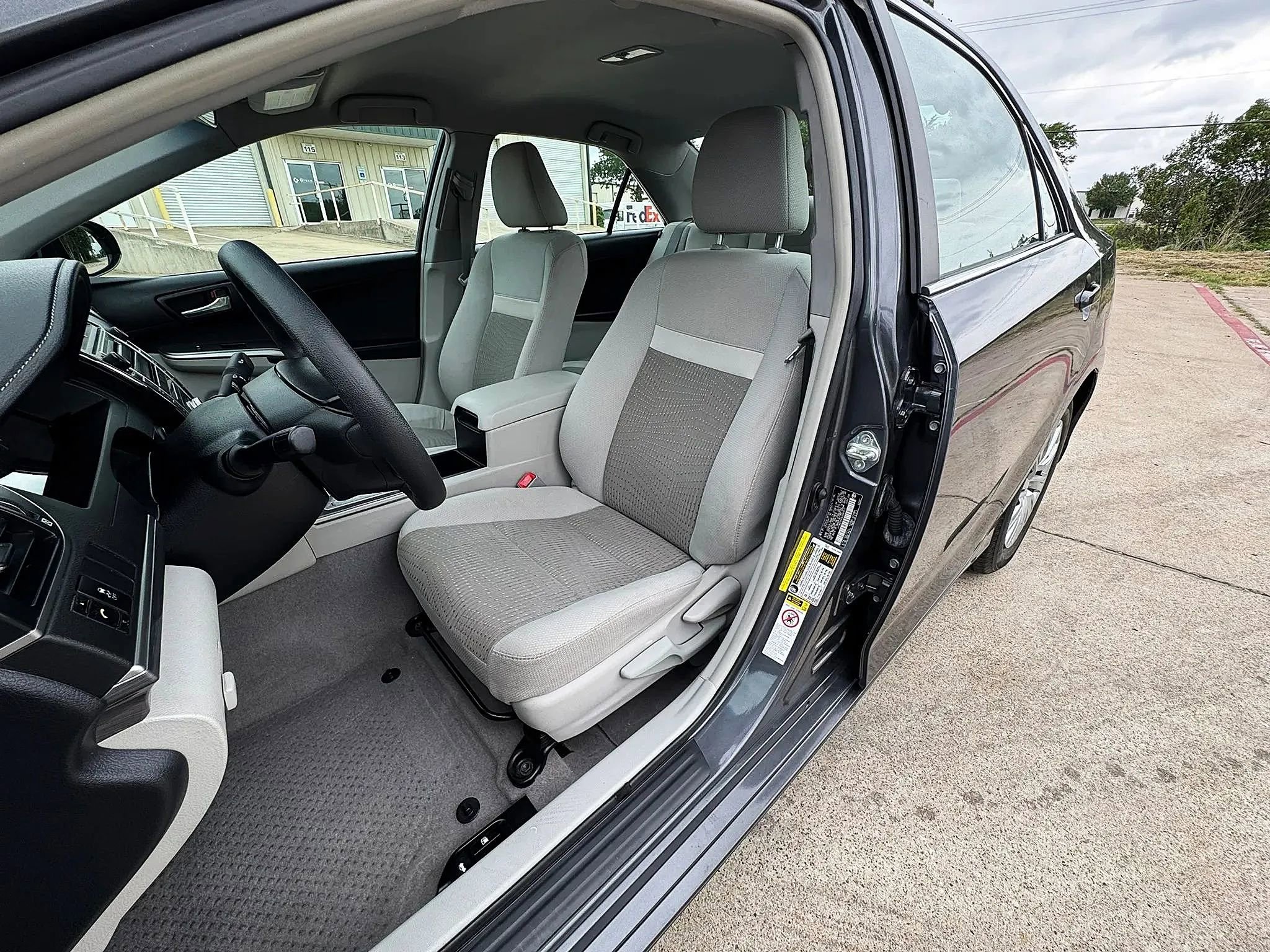 Used 2012 Toyota Camry LE FWD image 12