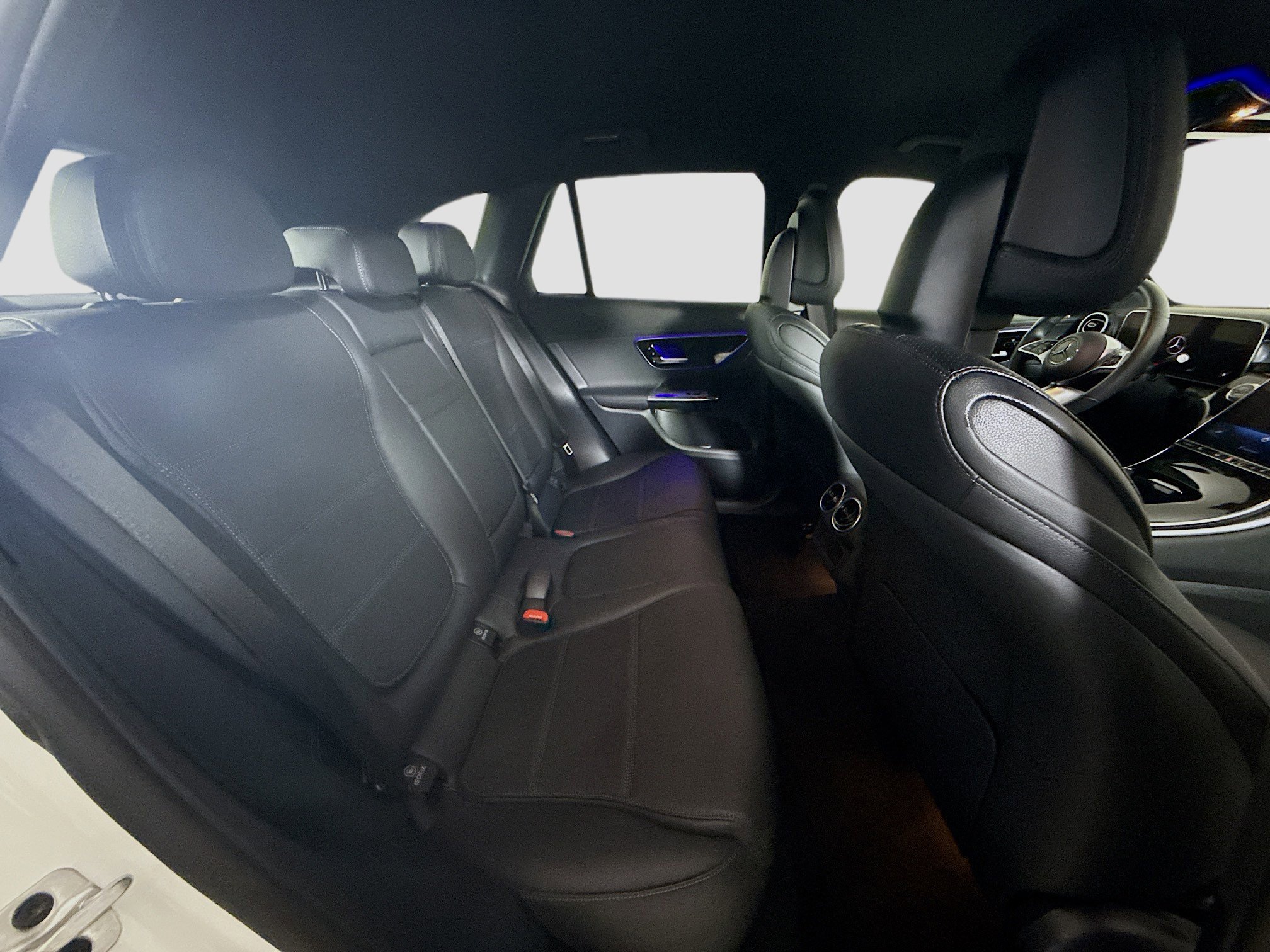 Used 2024 Mercedes-Benz GLC 300 4MATIC image 27