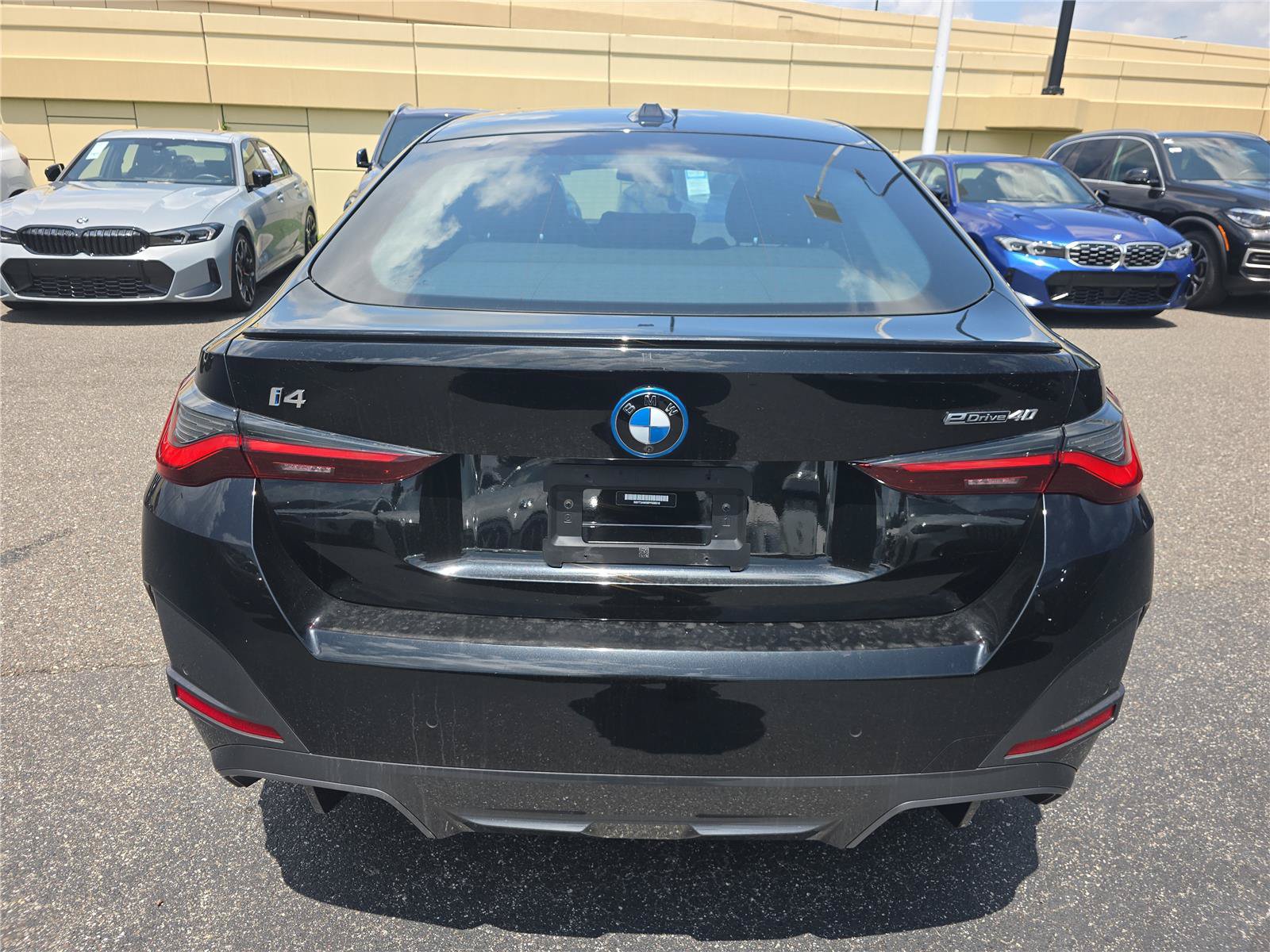 Used 2023 BMW i4 eDrive40 w/ M Sport Package RWD image 3