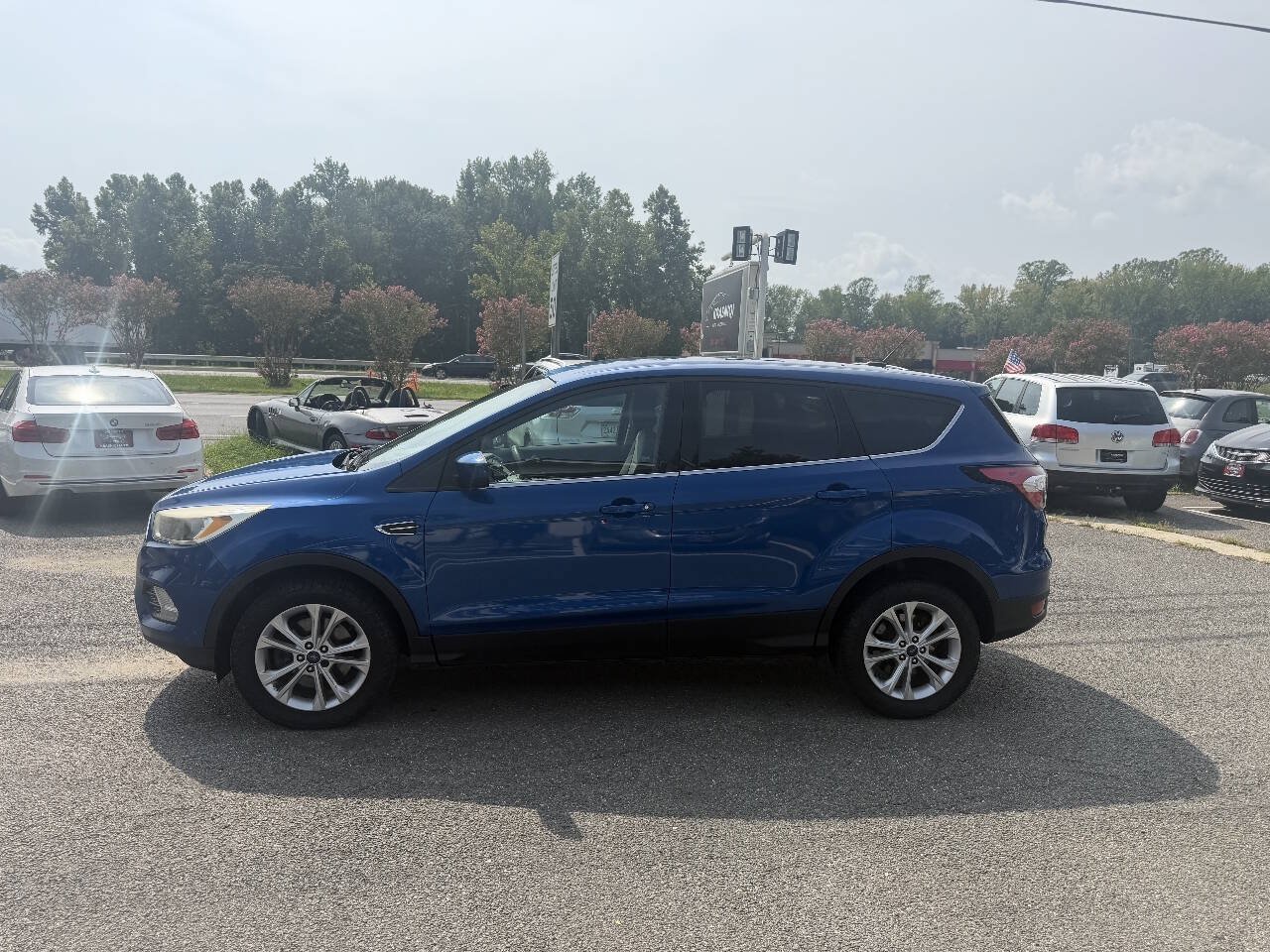 Used 2017 Ford Escape SE AWD/4WD image 3