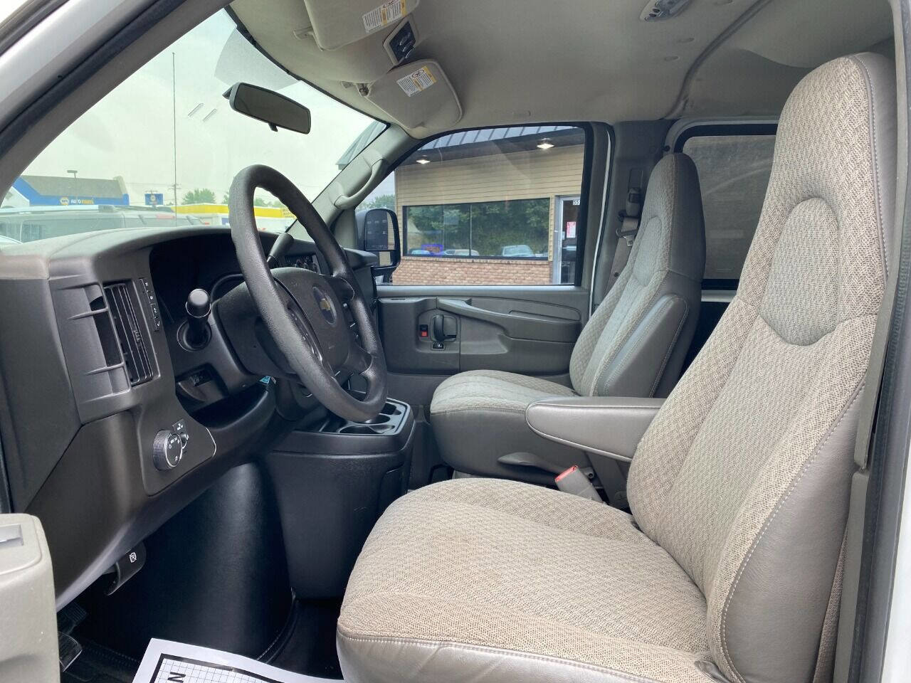 Used 2008 Chevrolet Express 3500 LS w/ LT Preferred Equipment Group image 9