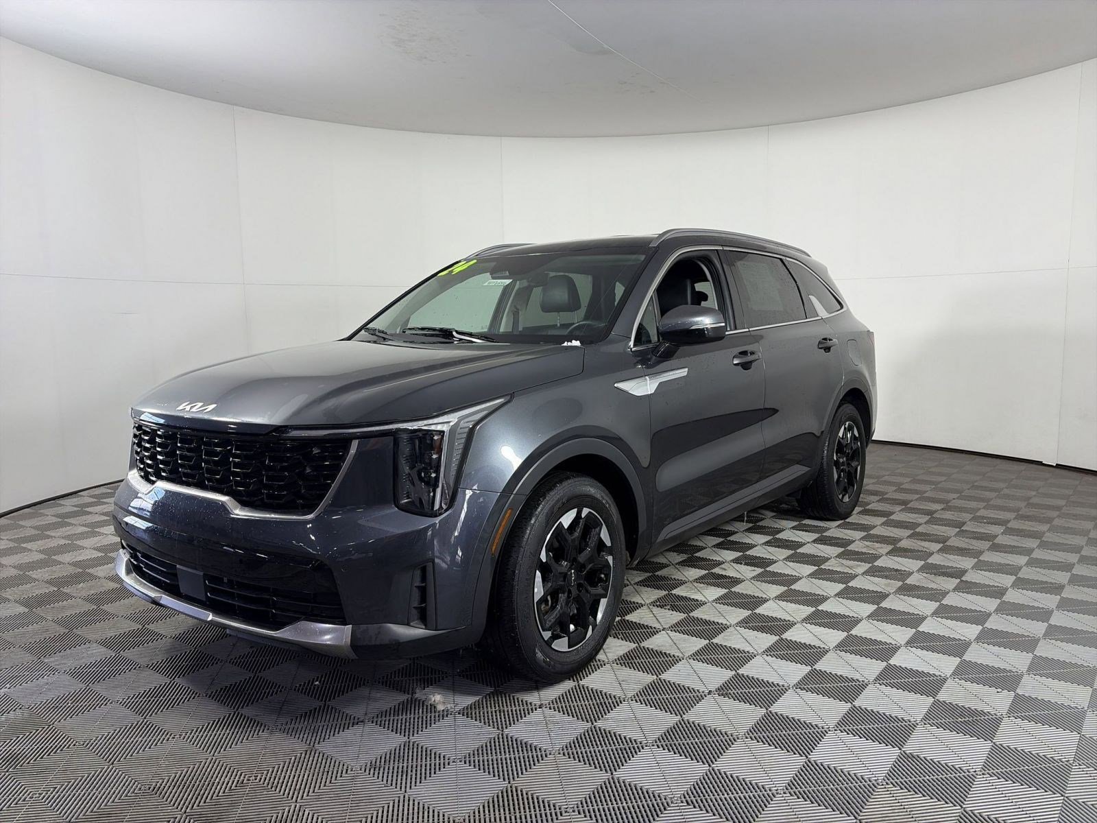 Certified 2024 Kia Sorento S image 3