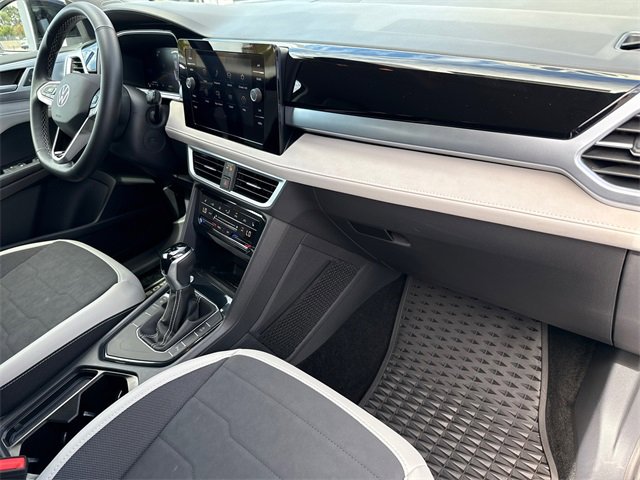 Used 2025 Volkswagen Taos SE image 17