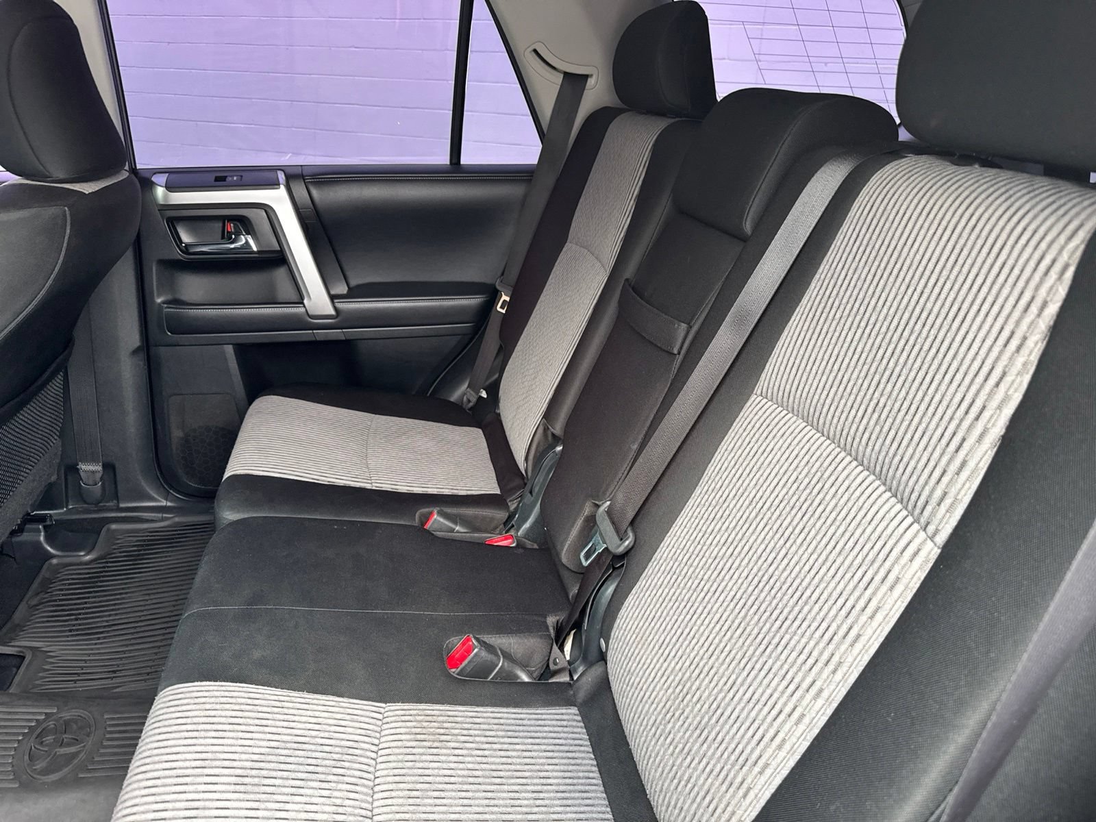 Used 2017 Toyota 4Runner SR5 AWD/4WD image 15