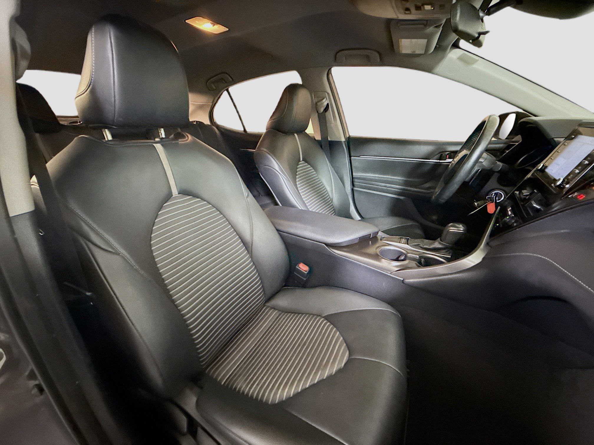 Used 2022 Toyota Camry SE image 28