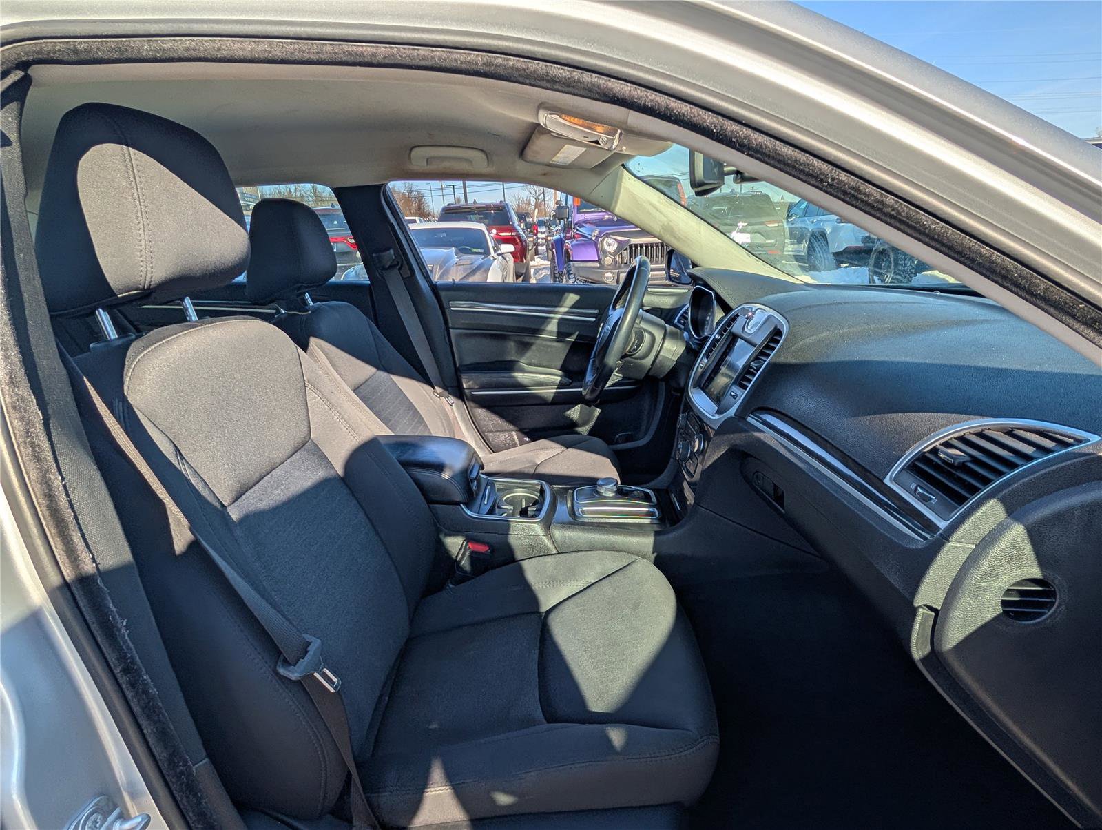 Used 2019 Chrysler 300 Touring image 10