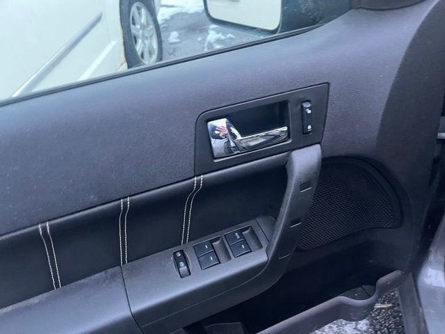 Used 2009 Ford Focus SEL image 13